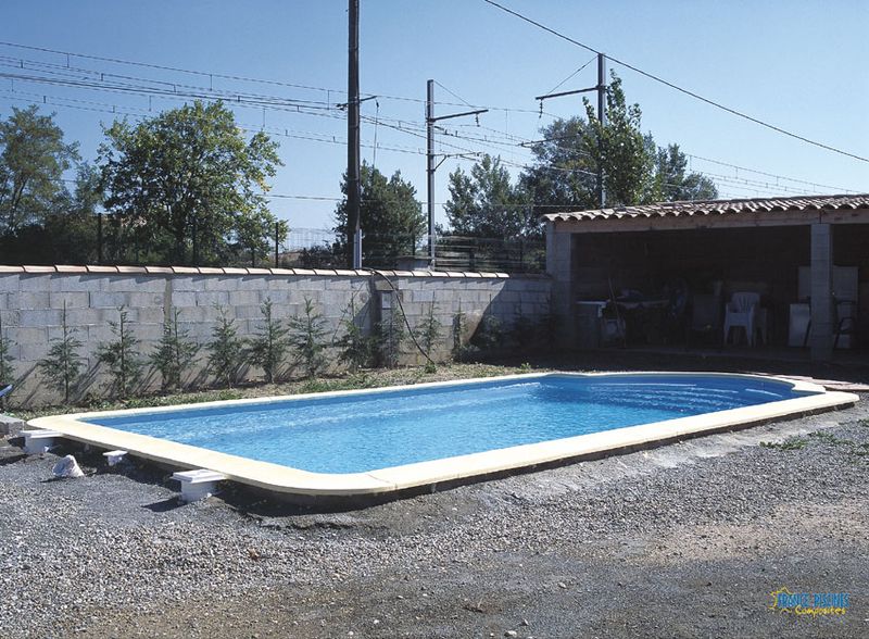 Vente et installation de piscines composites polyester dans tous les départements