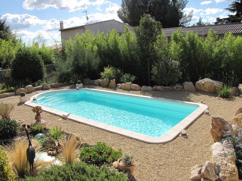 Modèle de piscine polyester réalsiée à Nimes dans le Gard