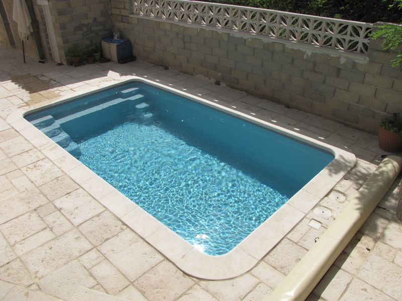 Acheter un piscine coque polyester grise dans le Gard Gard
