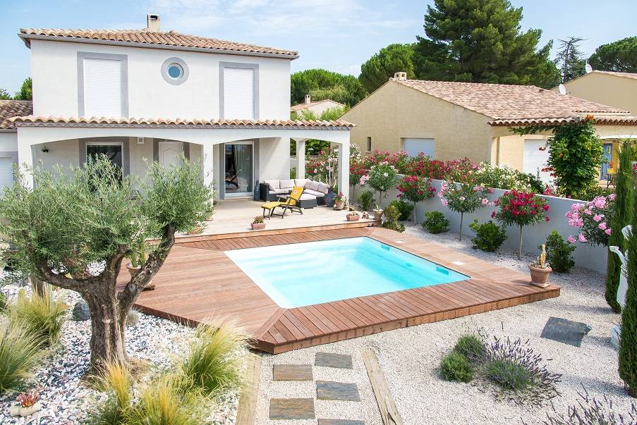 Vente piscine carrée polyester coque à Montpellier dans l'Hérault