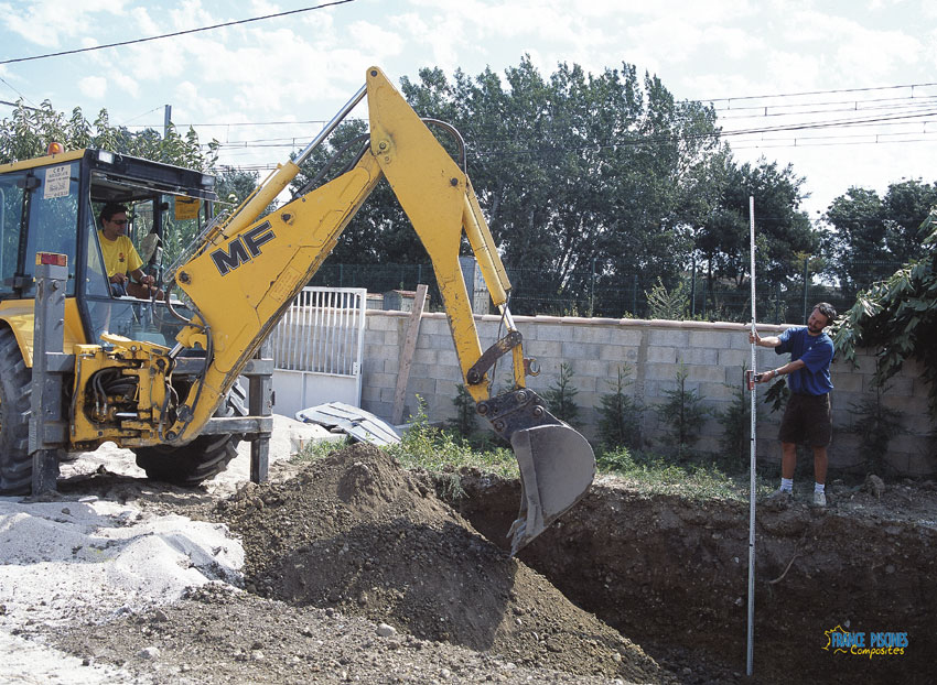 TERRASSEMENT D'UNE PISCINE COQUE POLYESTER