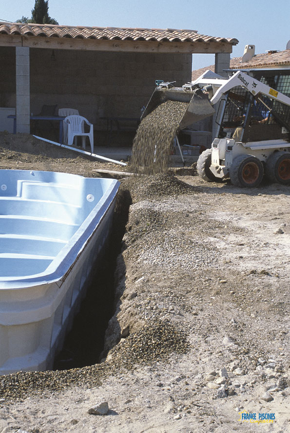 REMBLAIEMENT DES PAROIS D'UNE PISCINE