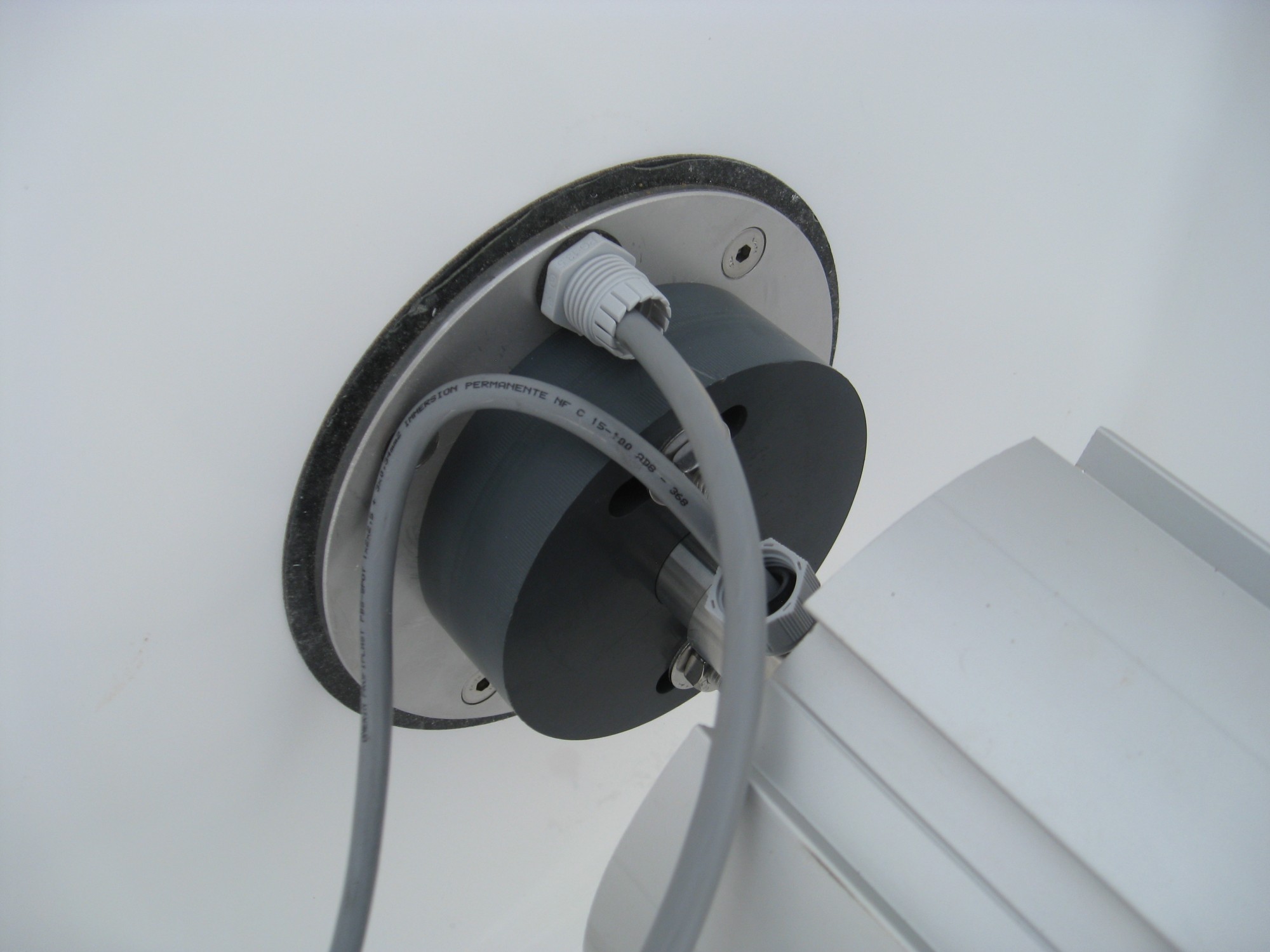 Moteur pour couverture automatique immergée