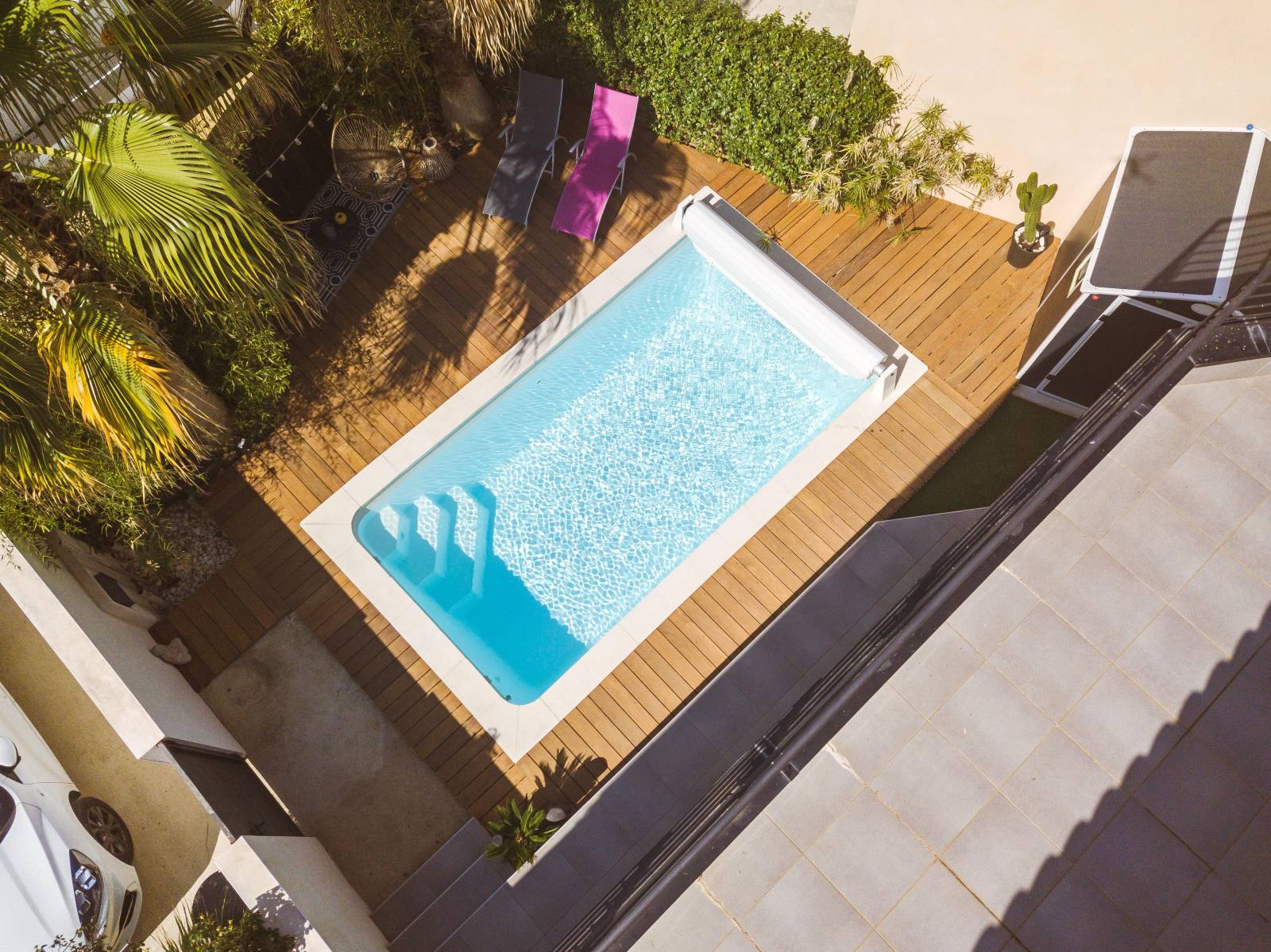 PISCINE COQUE POLYESTER À FOND PLAT AVEC ESCALIER D'ANGLE MODÈLE MINORQUE