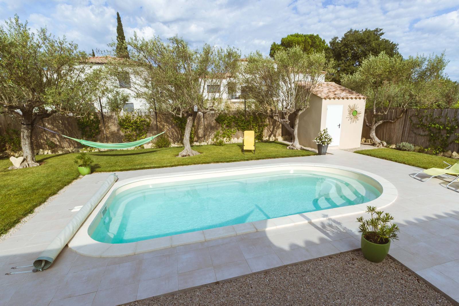 ACHETER UNE PISCINE COQUE POLYESTER FABRICATION FRANÇAISES A NIMES PROCHE D'ARLES