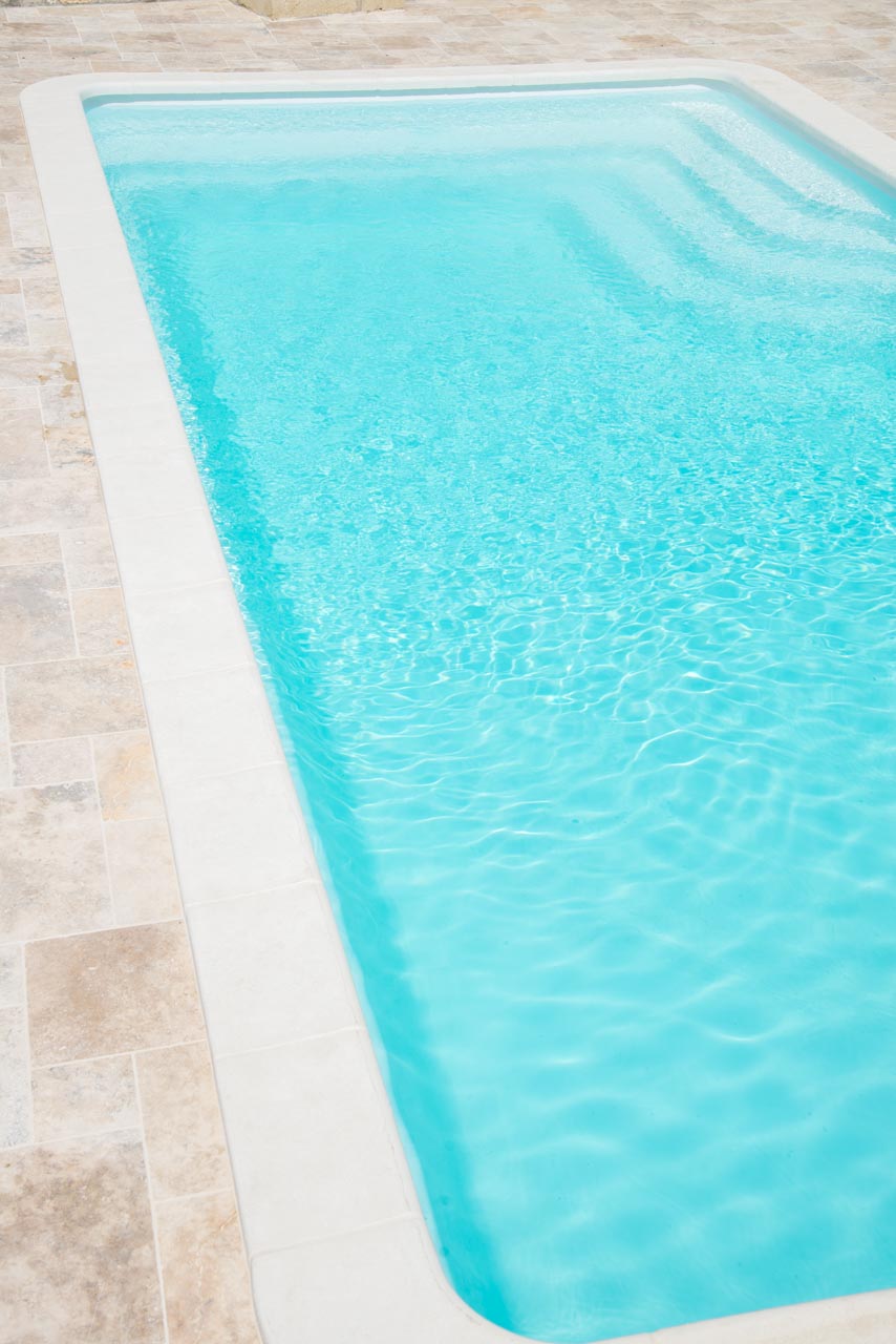 piscine coque 10X4 rectangulaire à fond plat 1.50m à Perpignan