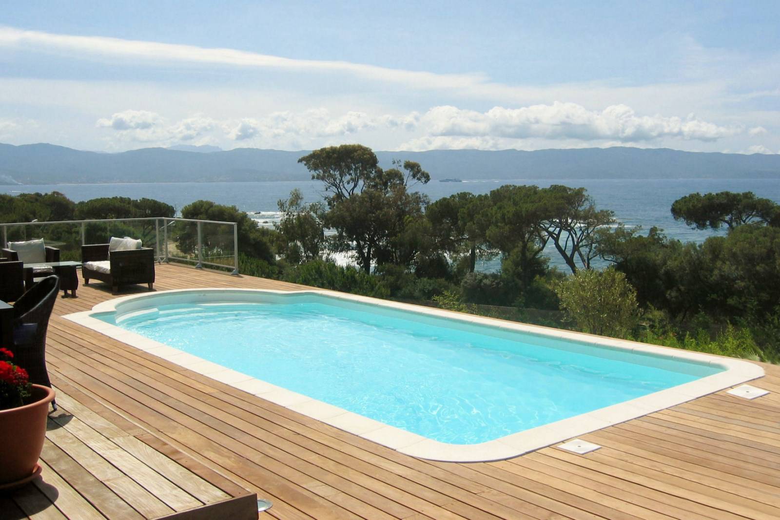 Pose installation de piscine coque corse Ajaccio