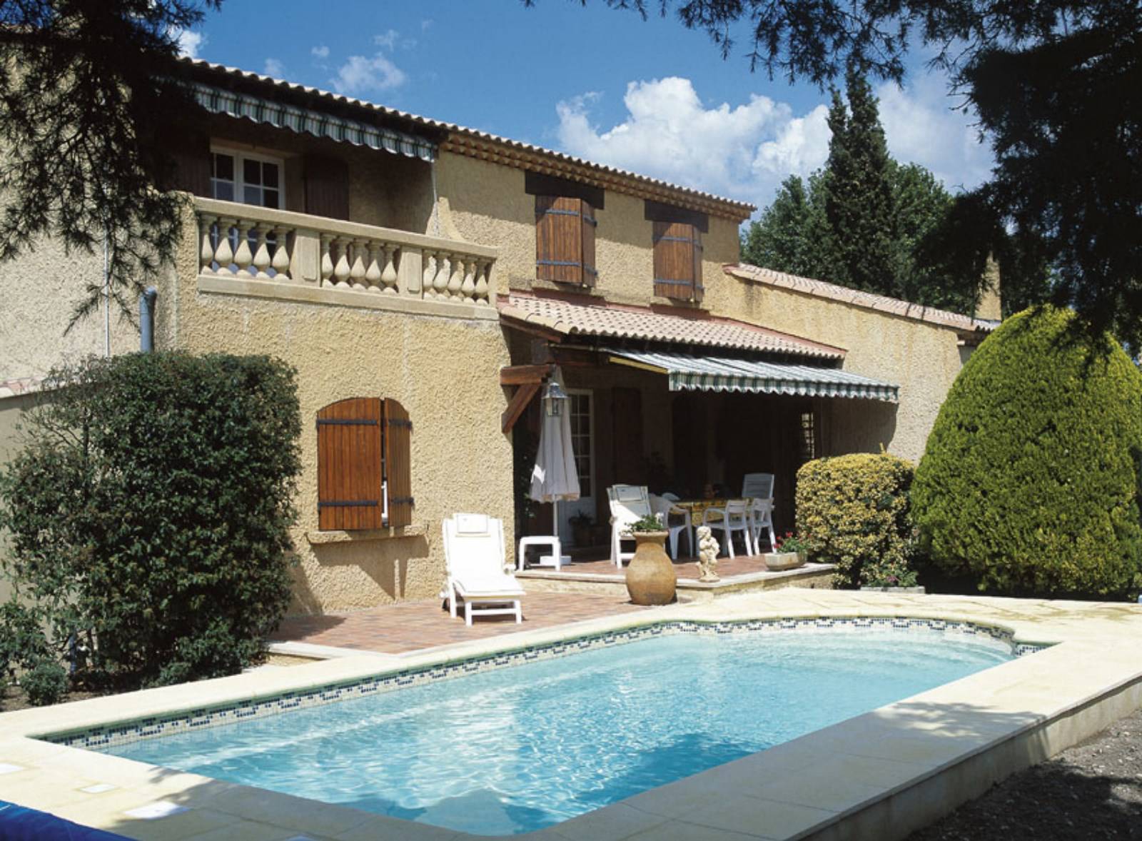 Devis piscine polyester à Salon de Provence dans le 13