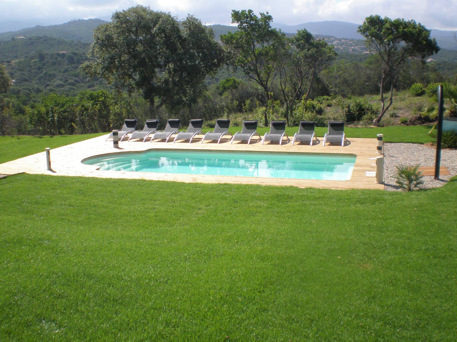 Modèle de piscine coque polyester design à la vente sur Lyon 69