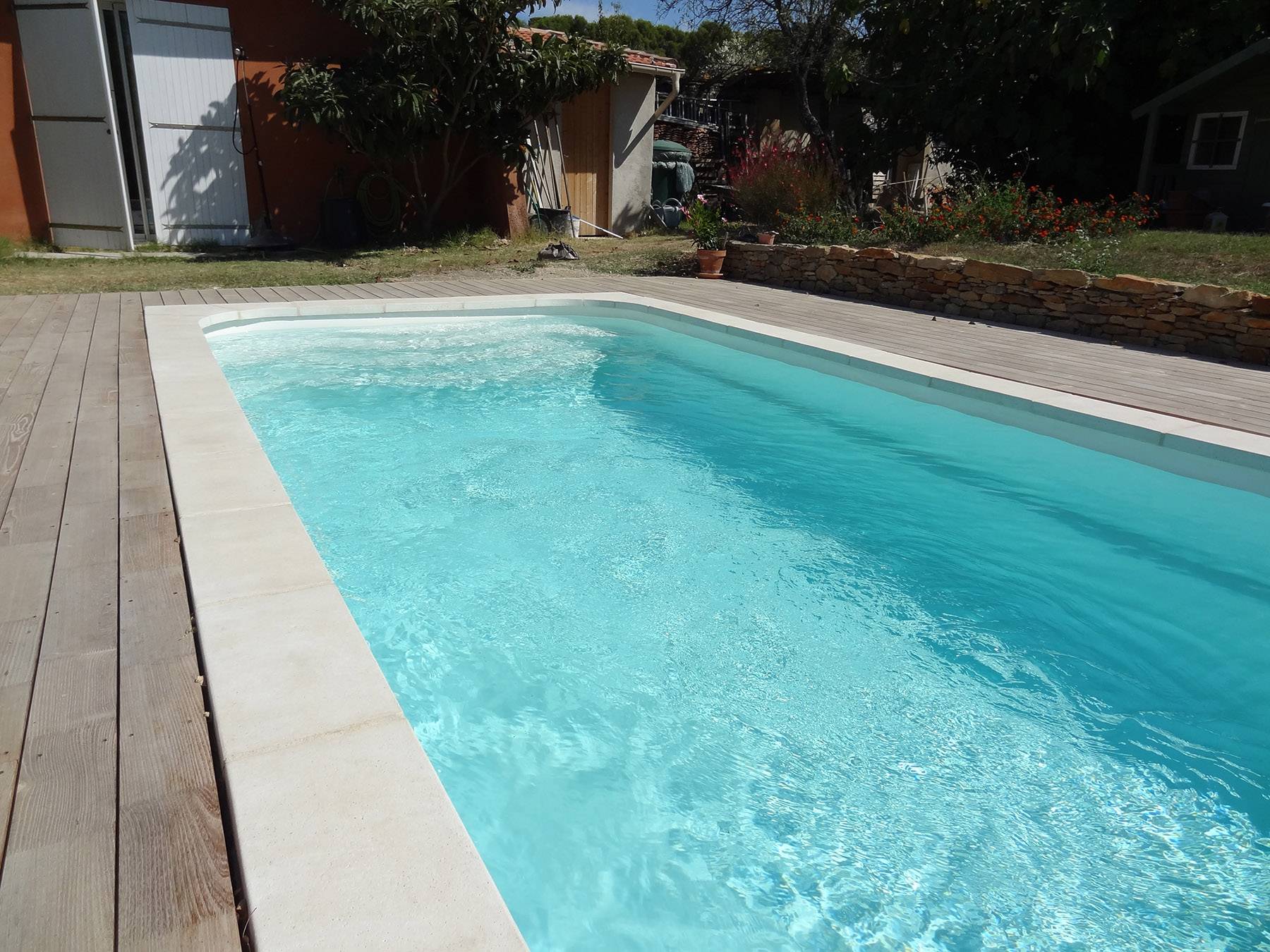PISCINE COQUE PAS CHERE INSTALLATION À MARSEILLE DANS LE 13