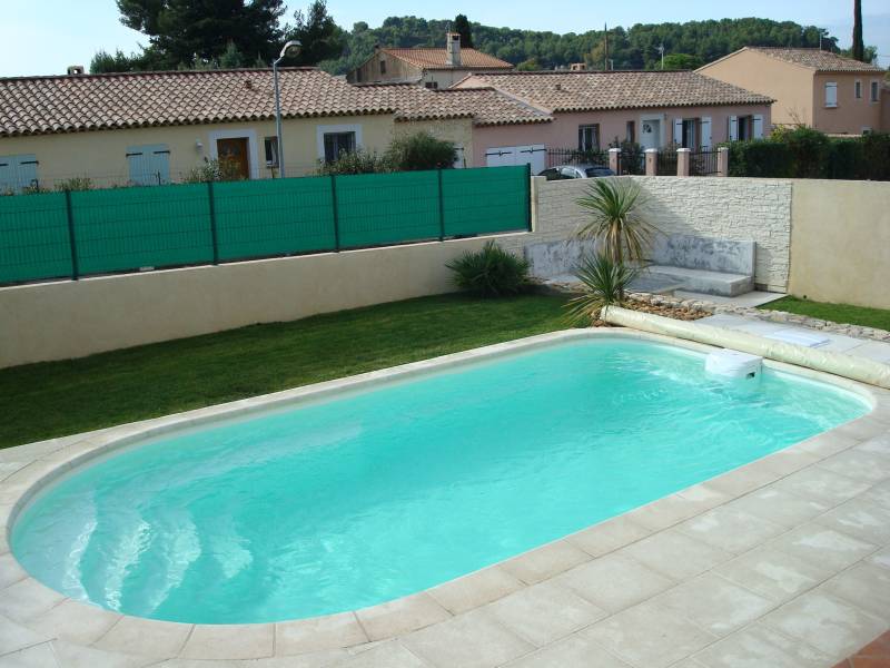 Vente et installation d'une piscine coque polyester  sur Nice