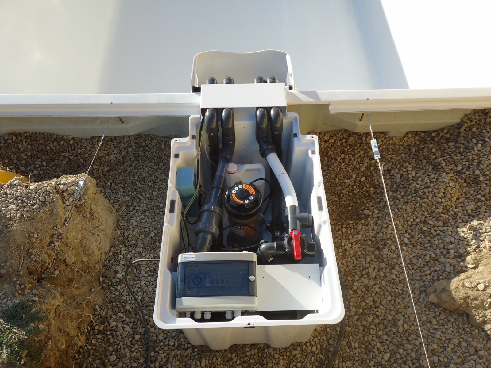 régulation pH, brominatuer pompe à chaleur et nage à contre-courant sur filtration Axeo