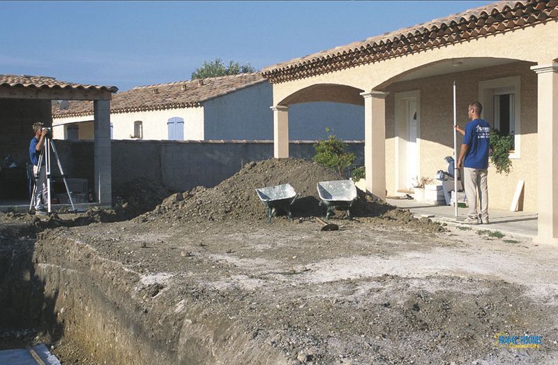 COMMENT INSTALLER UNE PISCINE EN POLYESTER