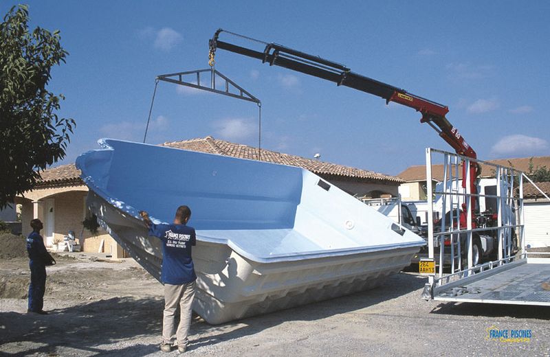 COMMENT S'INSTALLE UNE PISCINE COQUE POLYESTER