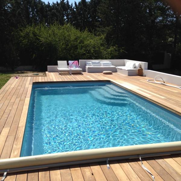 Piscine coque polyester tout compris sur Marseille 13