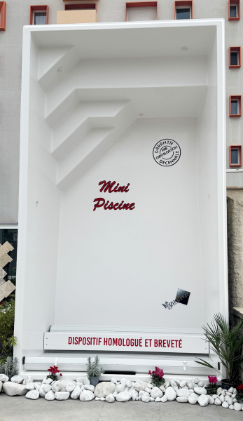 PISCINE COQUE POLYESTER AVEC COUVERTURE AUTOMATIQUE IMMERGÉE EN FOND MODÈLE TANNA