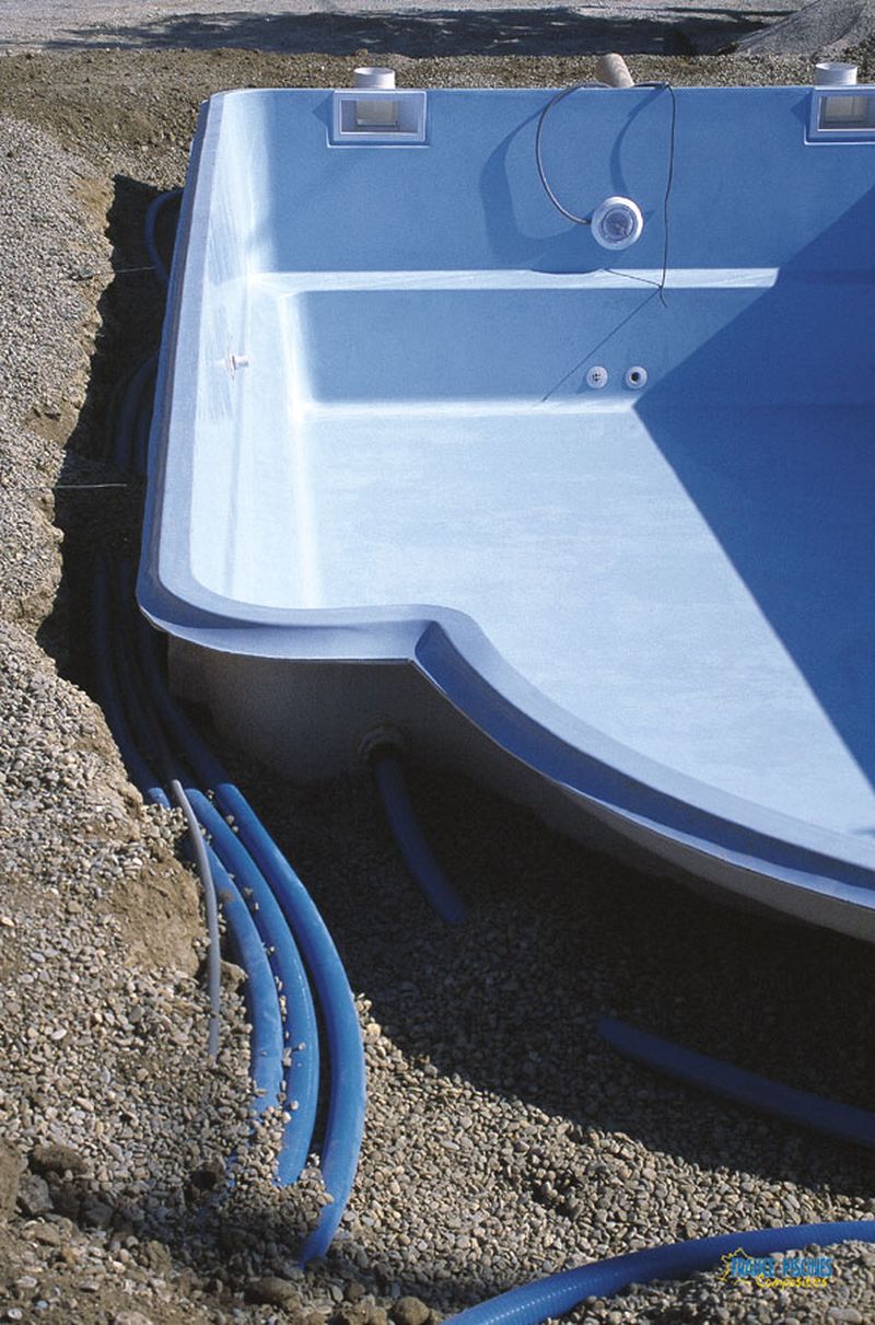 comment installer les canalisations d'une piscine coque polyester à avignon dans de Vaucluse