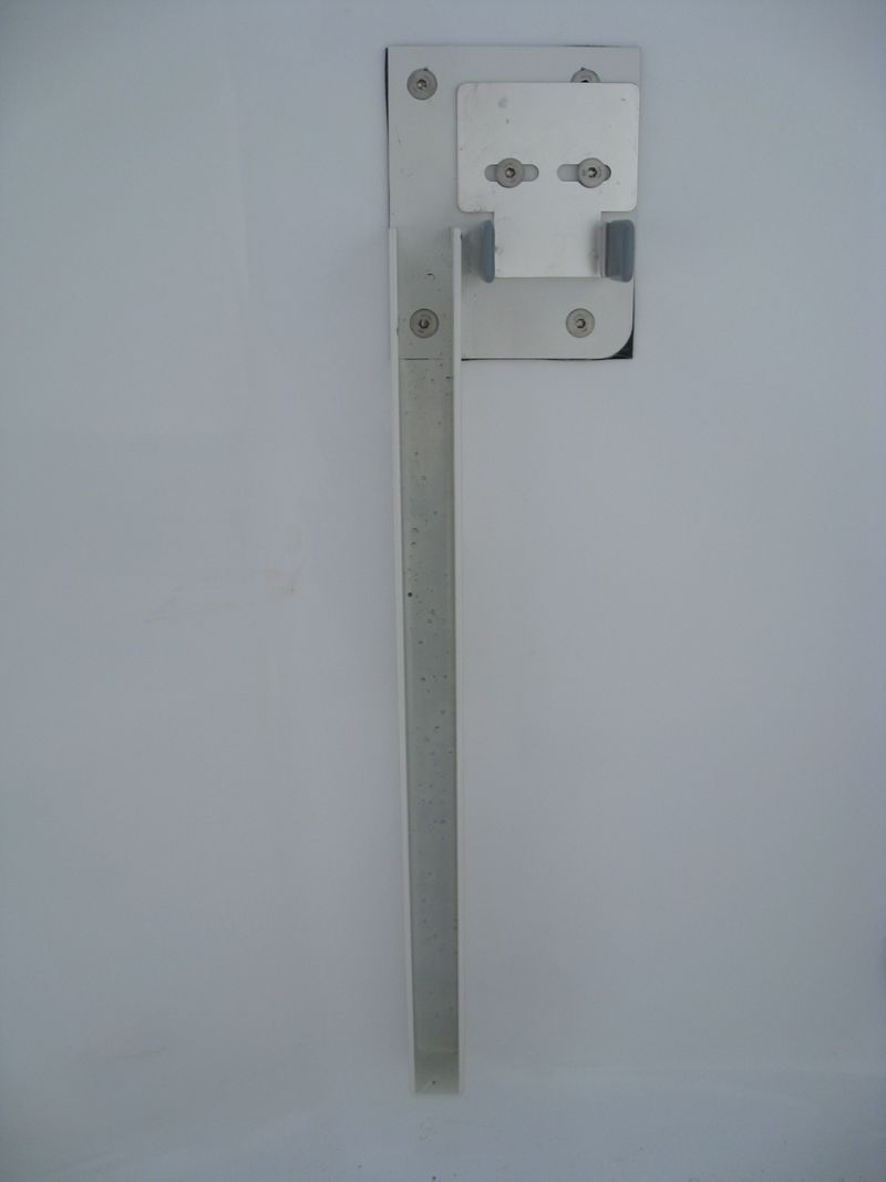 Voici un support de glissière pour couverture automatique en FOND, une EXCLUSIVITE FRANCE PISCINES COMPOSITES