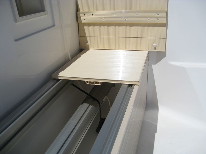 Comment clipser des caillebotis immergés en PVC sur couverture automatique FRANCE PISCINES