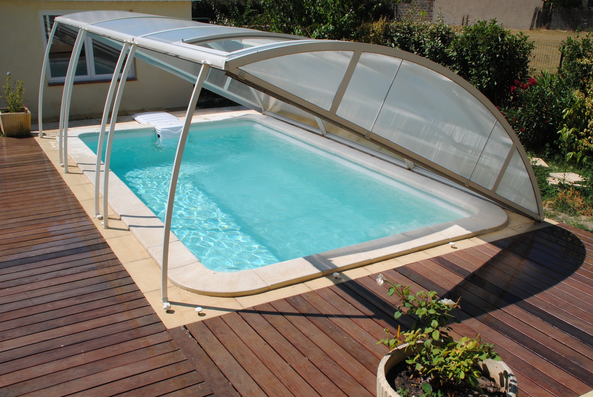 Piscine COQUE POLYESTER rectangulaire avec filtration intégrée