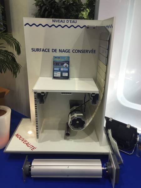PISCINE COQUE POLYESTER AVEC COUVERTURE AUTOMATIQUE IMMERGÉE EN FOND MODÈLE GUADELOUPE