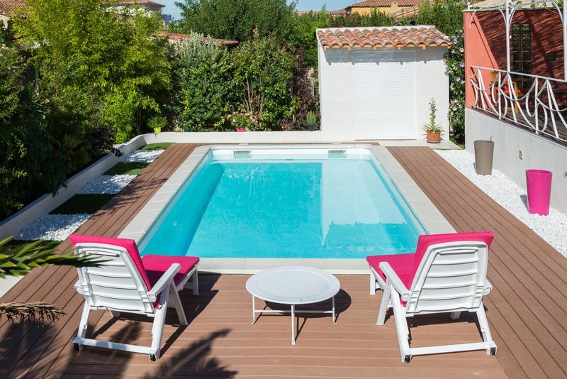 Achat et pose d'une piscine coque polyester 7X3 avec banquette sur Toulouse 31