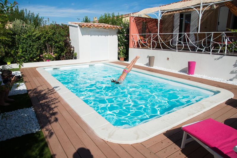 Ou trouver une coque polyester à prix réduit sur ARLES