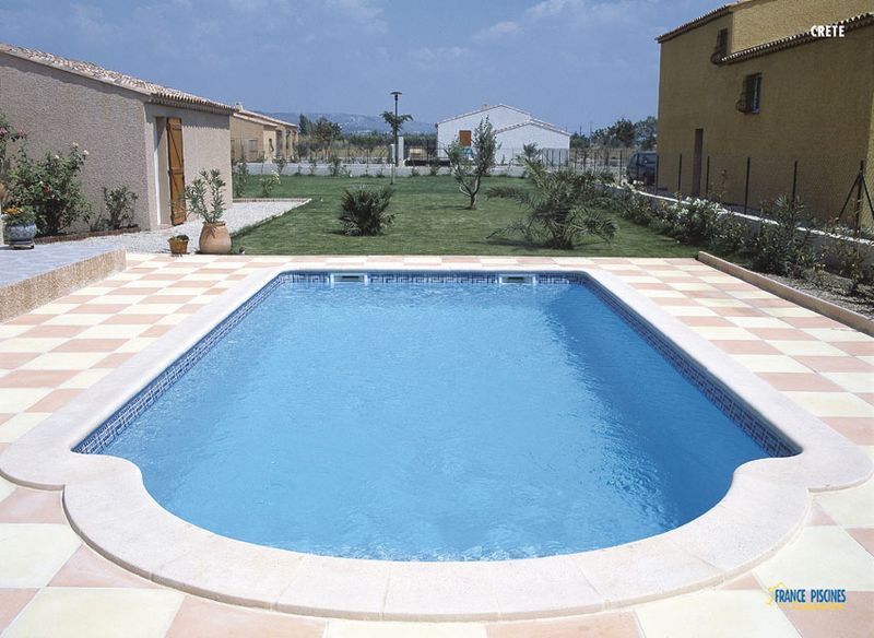 comment installer une piscine coque polyester à prix réduit?