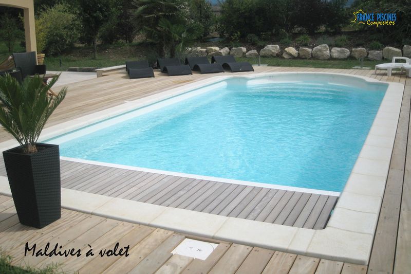 piscines coque polyester a prix réduit dans les BOUCHES DU RHONE installation par des professionnels