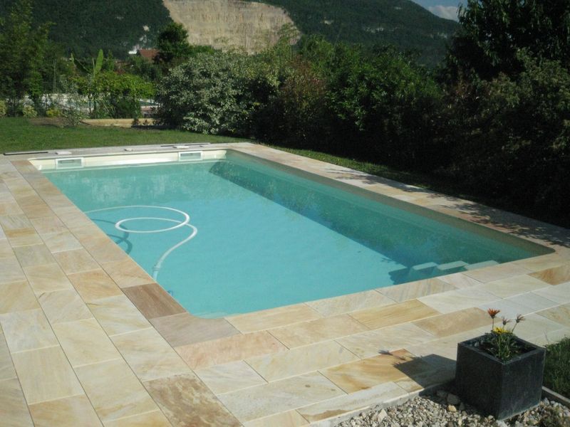 ACHETER UNE PISCINE COQUE POLYESTER MODERNE SUR MARIGNANE