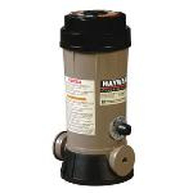 Traitement au brome sur une piscine coque polyester