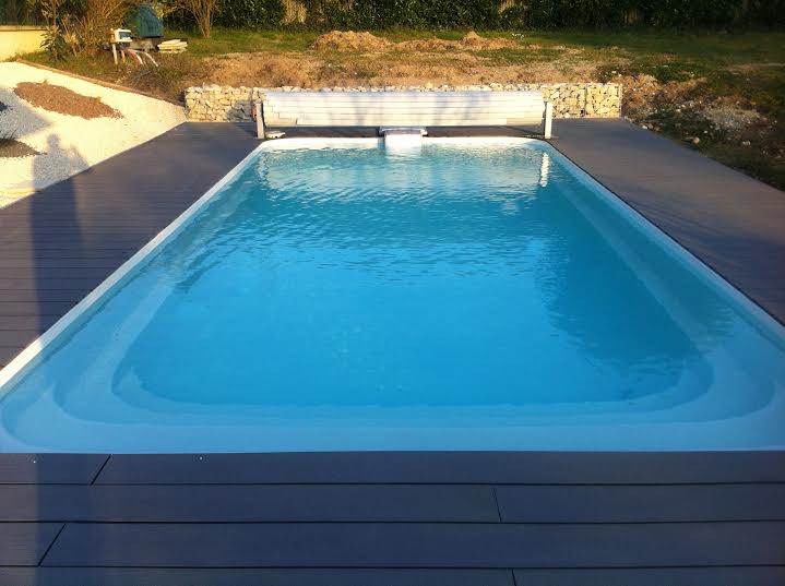 Modèle de piscine coque polyester design à acheter sur Aix en Provence 13