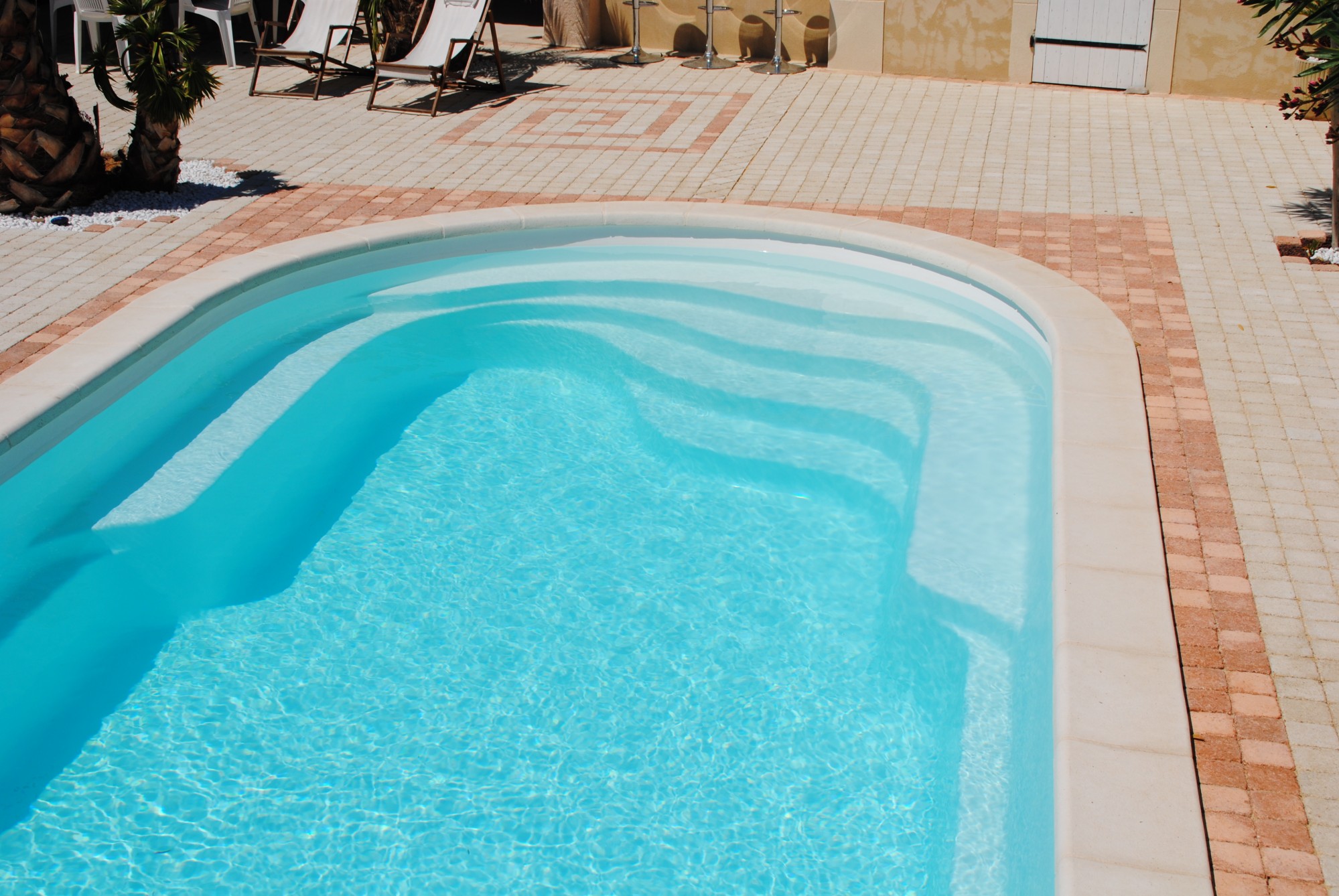 piscine enterrée 8X4 sur RIAZ en Suisse