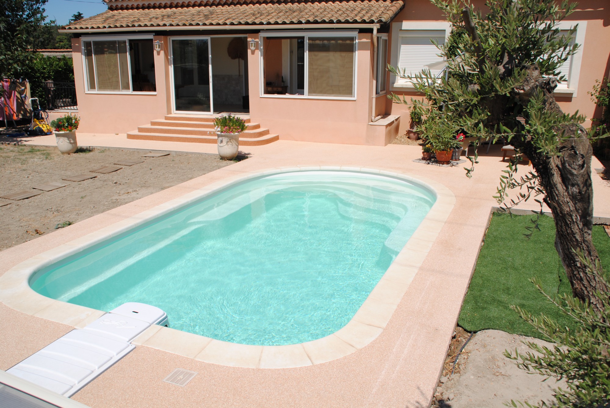 Piscine coque 7X4 installée sur Brodeaux
