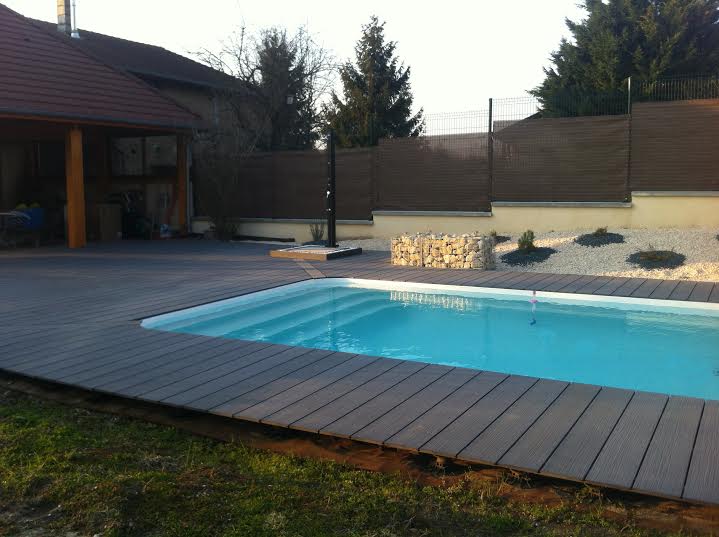 Modèle piscine coque polyester 8X4 sur le Vaucluse