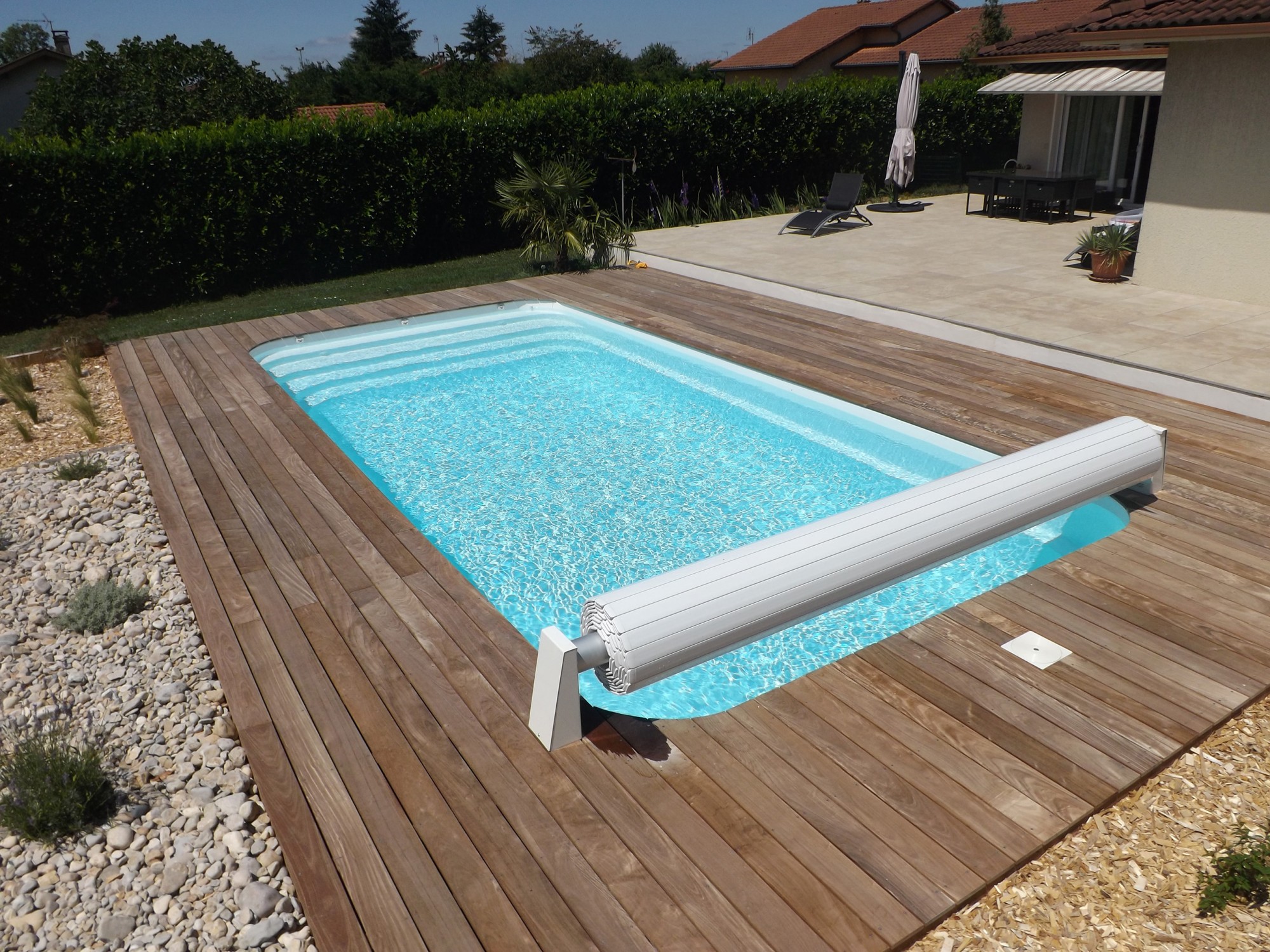 ACHETER UNE PISCINE COQUE POLYESTER RECTANGULAIRE AVEC VOLET ROULANT