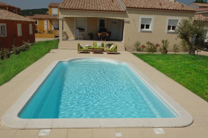 Piscine coque polyester 8X4 fond incliné prix sur Bézier