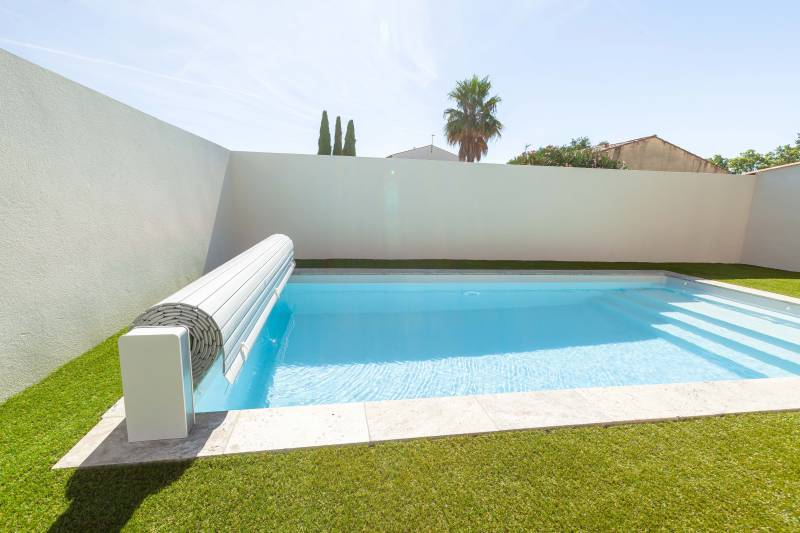 PISCINE COQUE POLYESTER À FOND PLAT, ANGLES DROITS ET PAROIS DROITES MODÈLE PHILIPPINES