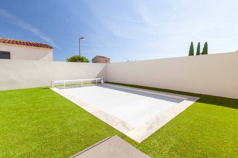 PISCINE COQUE POLYESTER À FOND PLAT, ANGLES DROITS ET PAROIS DROITES MODÈLE PHILIPPINES