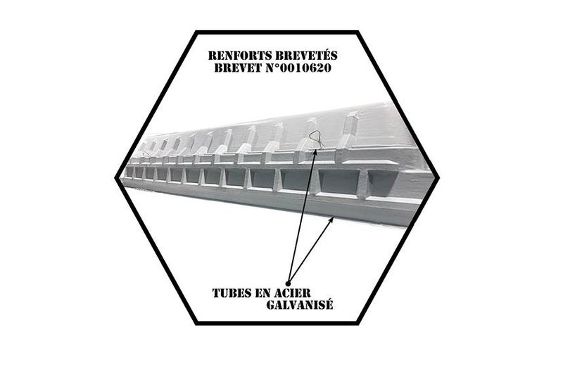 PISCINE COQUE POLYESTER RENFORCÉ AVEC STRUCTURE BREVETÉE