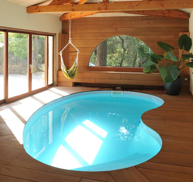 PISCINE COQUE POLYESTER FORME HARICOT MODÈLE ANTILLES