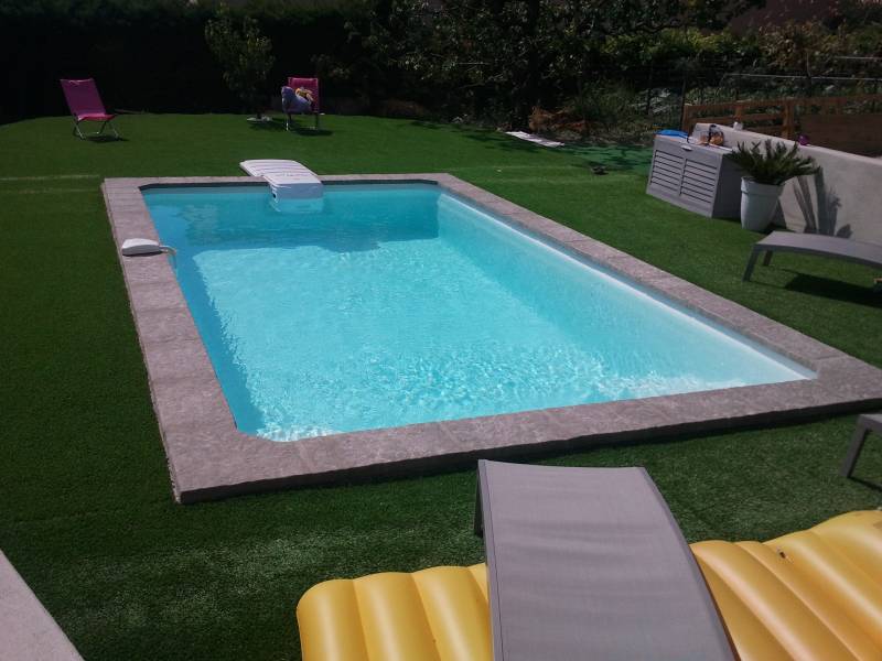 Prix piscine coque polyester pour petit terrain sur Lyon 69