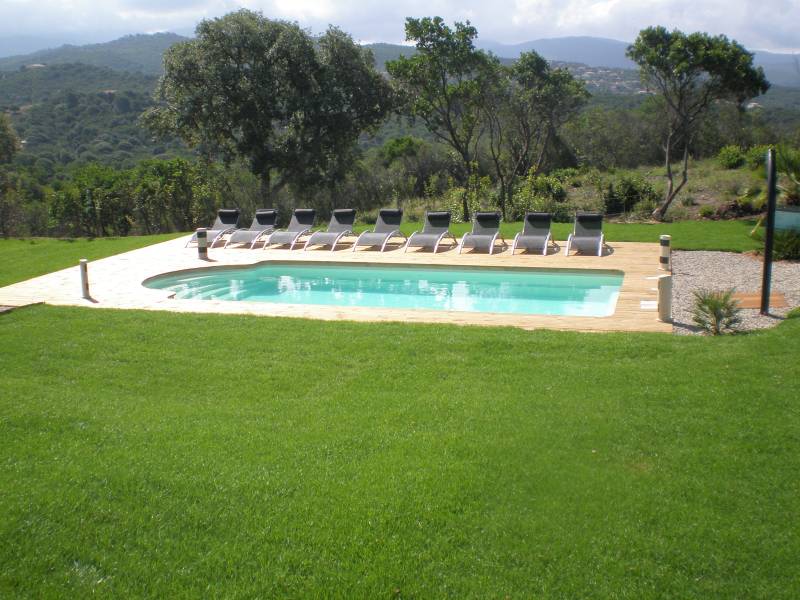 Modèle de piscine coque polyester design à la vente sur Lyon 69