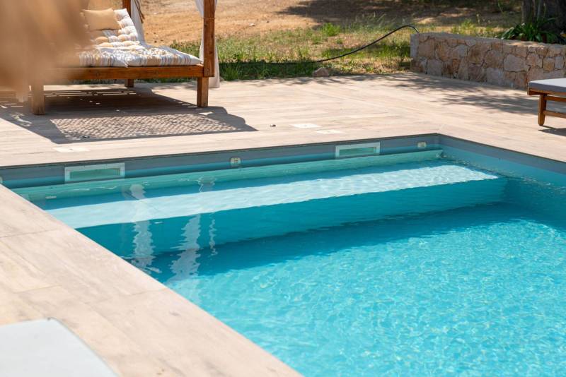 couverture automatique immergée en fond avec caillebotis PVC 2